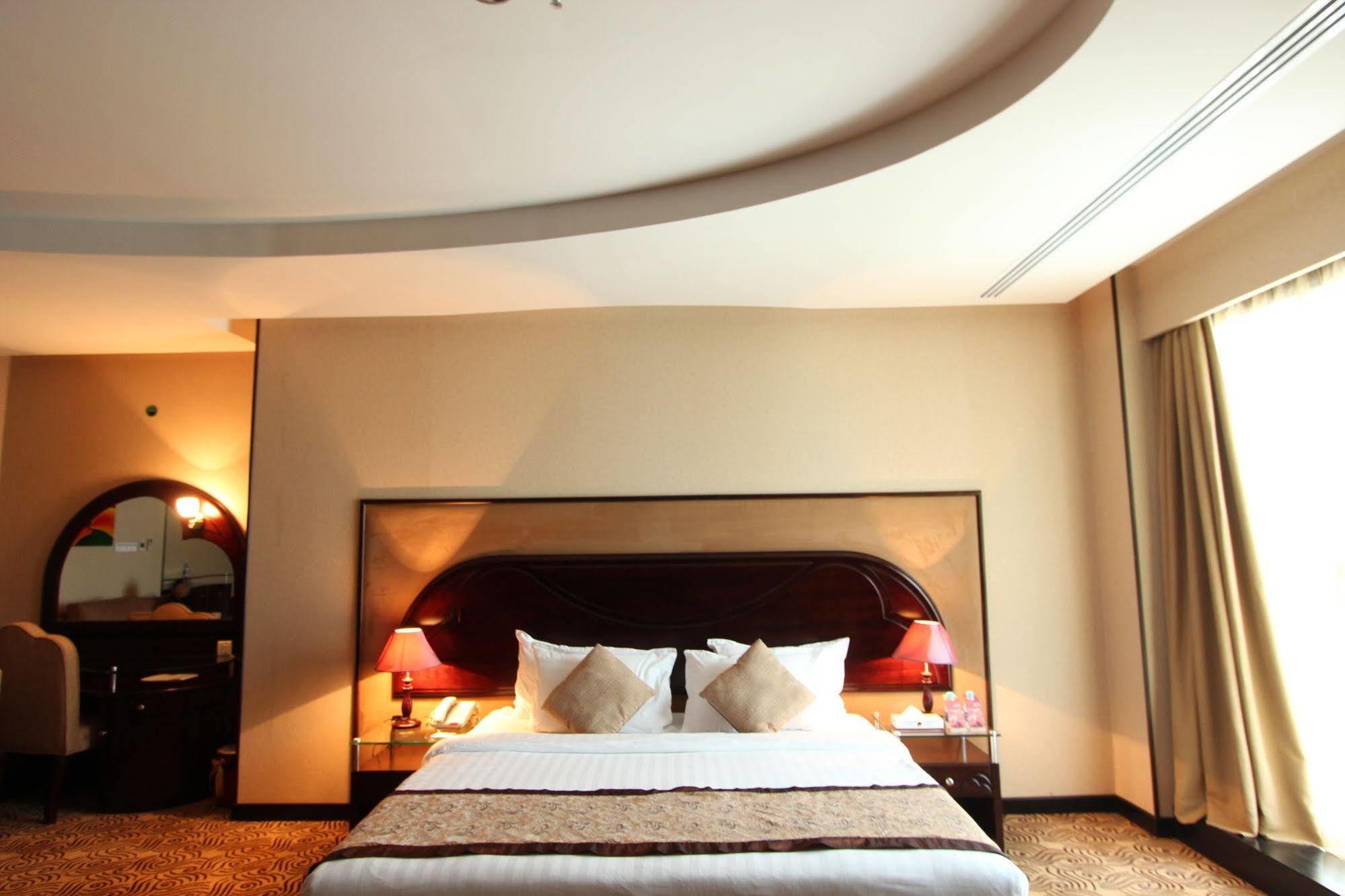 Platinum Park Hotel